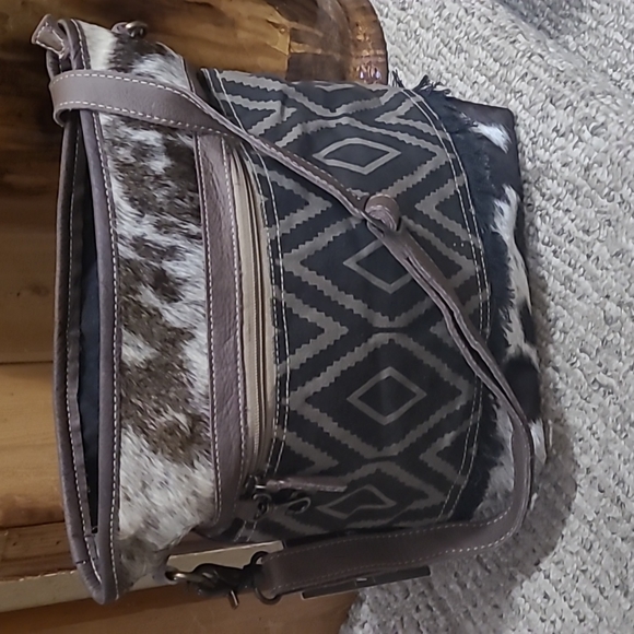NWT Myra Shoulder Bag - Picture 5 of 5